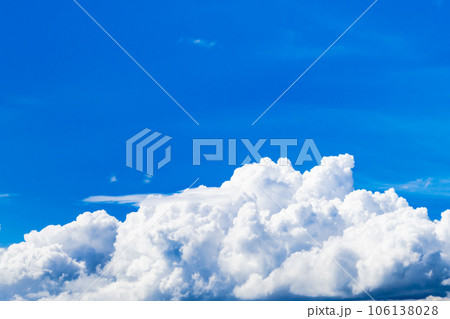 夏の青空と積乱雲 106138028