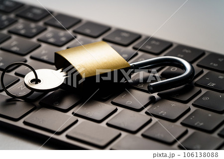 南京錠とキーボード 南京錠とキーボード 106138088