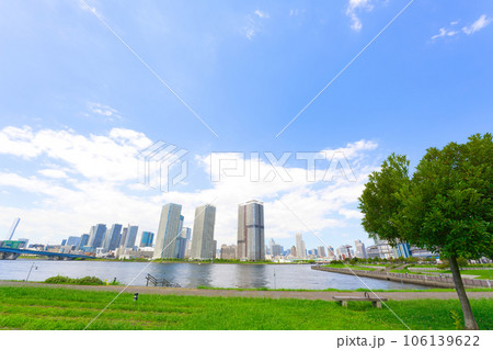 【東京都】8月・青空と晴海のタワーマンション 【東京都】8月・青空と晴海のタワーマンション 106139622