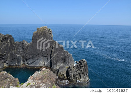 晴れた夏の碁石岬の風景　岩手 106141627