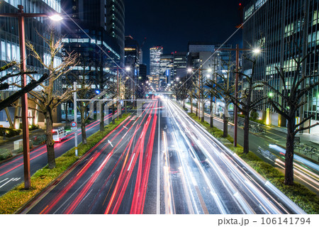 幹線道路の夜景 幹線道路の夜景 106141794
