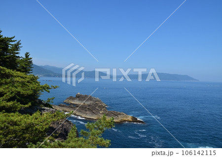 晴れた夏の碁石岬の風景　岩手 106142115