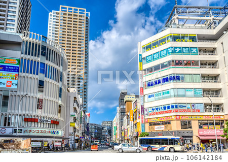 千葉県市川市の都市風景　本八幡駅 106142184