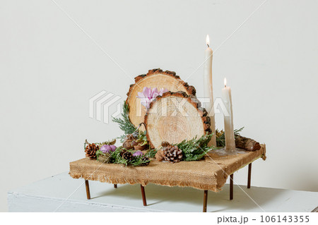 Christmas composition of fresh flowers 106143355