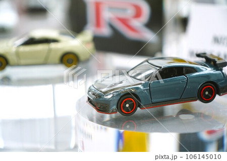 おもちゃのクルマ（スポーツカー GT-R） 106145010