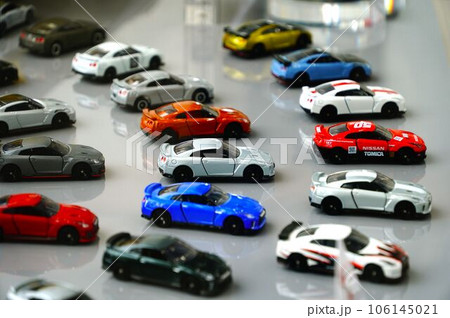 おもちゃのクルマ（スポーツカー GT-R） 106145021