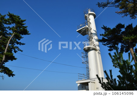 快晴の岩井埼灯台　宮城 106145096