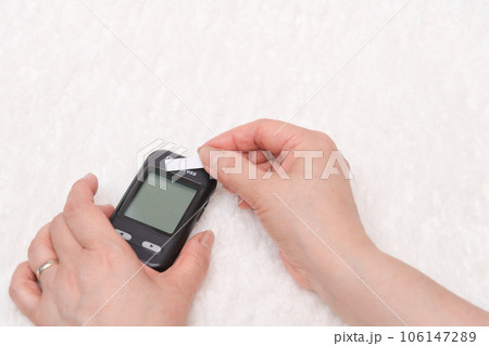 【糖尿病の血糖値測定　センサー】 106147289