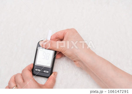 【糖尿病の血糖値測定　センサー】 106147291