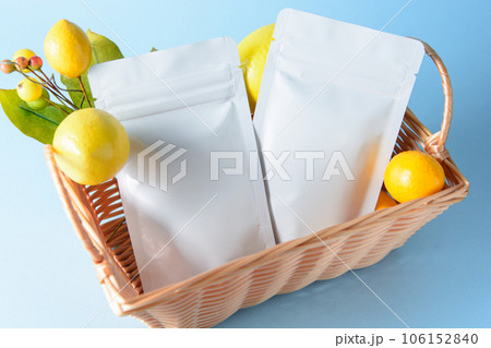 チャック袋｜生活雑貨のイメージ素材 106152840