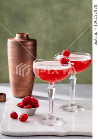 Raspberry martini cocktail with vodka, juice and raspberry liqueur 106152988