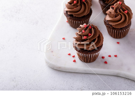 Dark chocolate cupcakes with chocolate ganache frosting Dark chocolate cupcakes with chocolate ganache frosting 106153216