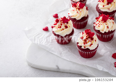 Red velvet cupcakes on a marble board 106153284