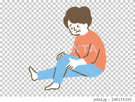 膝が痛む高齢の女性_色 106154185