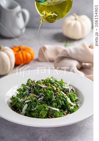 Fall kale salad with fennel, pumpkin seeds and cherry 106154901