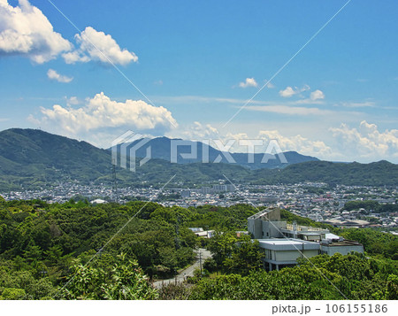大牟田市甘木山の展望台から青い森と三池山とおおむたハイツと大牟田市街 大牟田市甘木山の展望台から青い森と三池山とおおむたハイツと大牟田市街 106155186