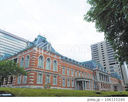 美しい赤レンガの建物「法務省旧本館」 106155280