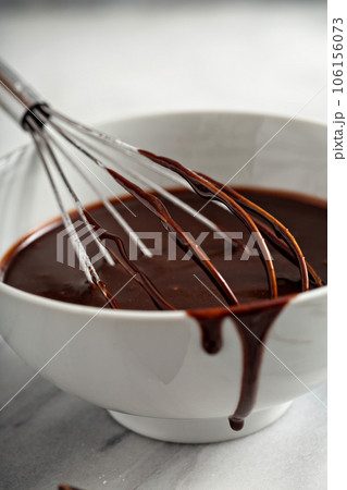 Making chocolate glaze or sauce 106156073
