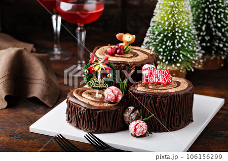 Yule log chocolate cake with frosting for Christmas 106156299