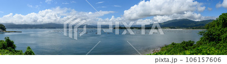 夏の広田湾のパノラマ 夏の広田湾のパノラマ 106157606
