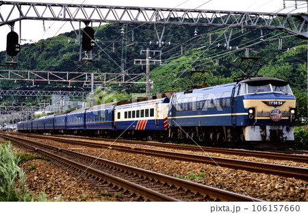 2002年　東海道本線を走るEF6654ブルートレイン彗星・あかつき 106157660