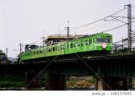 2002年　奈良線を走る103系普通電車4両 106157685