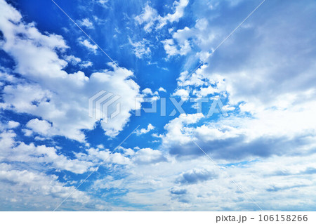 秋の青空と雲 秋の青空と雲 106158266