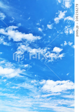 秋の青空と雲 106158279