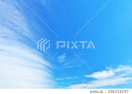 秋の青空と雲 106158297