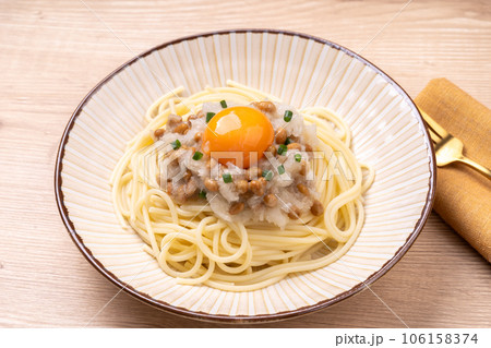 おろし納豆スパゲティ（卵黄添え） 106158374