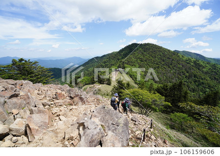 賽の河原から大菩薩峠に向かう途中から介山荘方面を見る　2023年6月17日 106159606