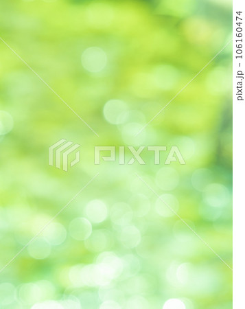 背景素材 水玉模様のリフレクション グリーン系統 背景素材 水玉模様のリフレクション グリーン系統 106160474