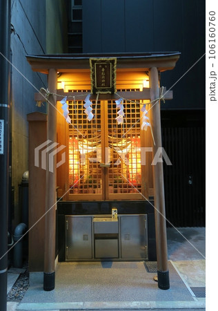 夜の幸稲荷神社　東京 106160760