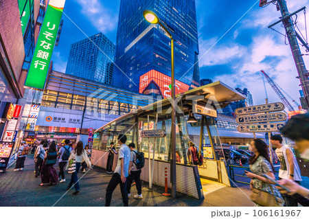 日本の東京都市景観 35減↓都府県・全国連続減↓。銀座線渋谷駅や飲み屋街などを望む＝8月19日、渋谷 106161967