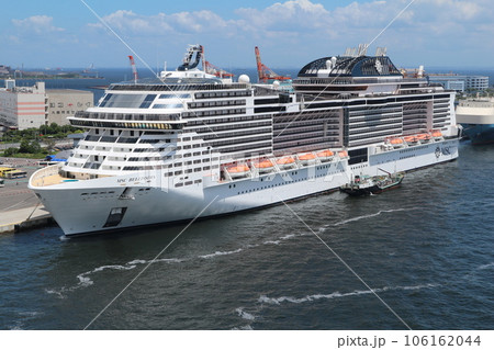横浜港に停泊する豪華客船MSCベリッシマ 横浜港に停泊する豪華客船MSCベリッシマ 106162044