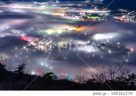 《埼玉県》秩父の雲海夜景・幻想的な風景 《埼玉県》秩父の雲海夜景・幻想的な風景 106162270
