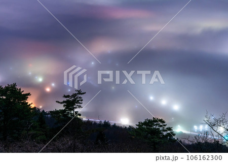 《埼玉県》秩父の雲海夜景・幻想的な風景 《埼玉県》秩父の雲海夜景・幻想的な風景 106162300