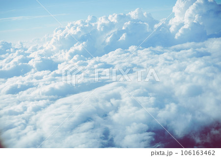 上から下を見た雲の写真素材 [106163462] - PIXTA