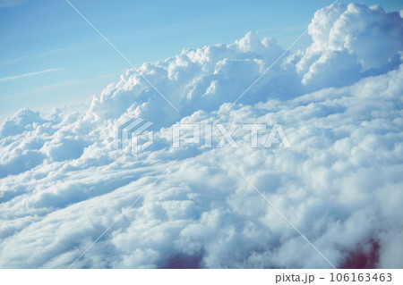 上から下を見た雲の写真素材 [106163463] - PIXTA