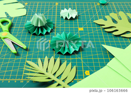 The concept of accessories for patchwork, mat cutting 106163666