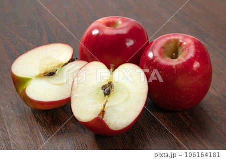 ニュージーランド産赤林檎、チーキーりんご 106164181
