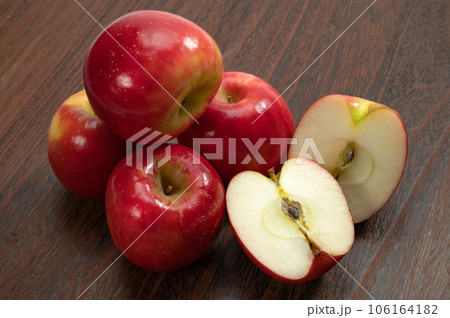 ニュージーランド産赤林檎、チーキーりんご 106164182
