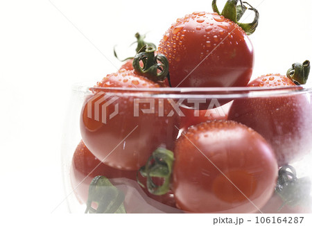 新鮮で美味しいミニトマト 106164287