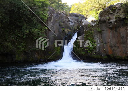 おなん淵の滝　山梨県都留市 106164843