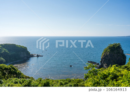 奇岩が見どころの能登の観光名所能登金剛(鷹の巣岩)イメージ|石川県羽咋郡志賀町 奇岩が見どころの能登の観光名所能登金剛(鷹の巣岩)イメージ|石川県羽咋郡志賀町 106164913