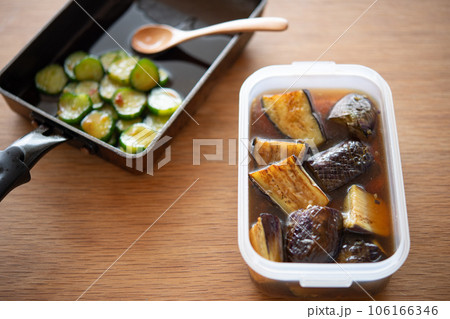 茄子の揚げ浸しと、きゅうちゃん漬け 茄子の揚げ浸しと、きゅうちゃん漬け 106166346