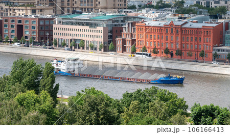A barge with rubble on the Moscow River in the center of the Russian capital 106166413