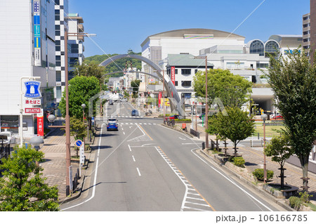小牧市中心部　小牧駅前　シンボルロードから小牧山と小牧城を望む 106166785