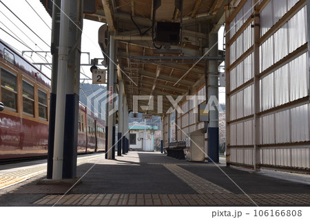 急行列車と無人駅 急行列車と無人駅 106166808