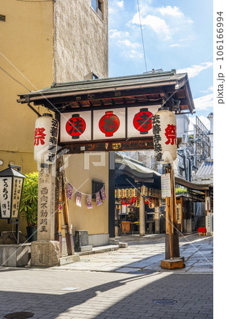 大阪千日前 朝の法善寺 入口 夏 大阪千日前 朝の法善寺 入口 夏 106166994